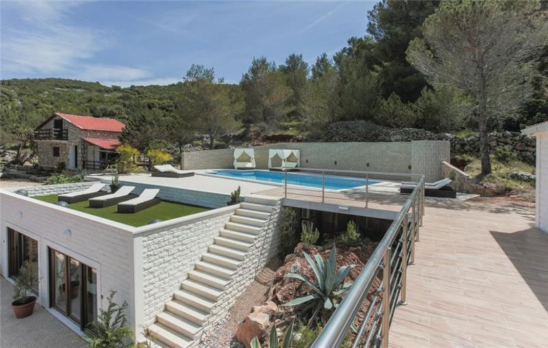Beachfront villa in Zastrazisce, photograph 3