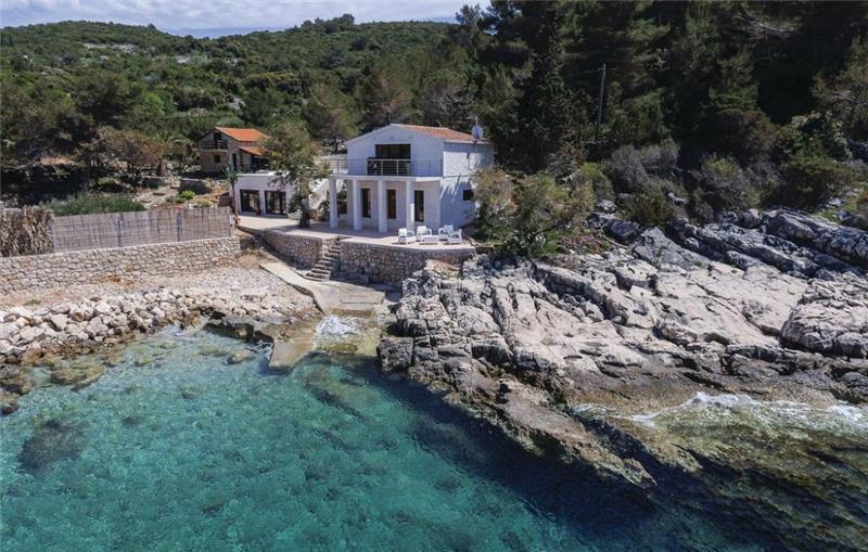 Beachfront villa in Zastrazisce, photograph 1
