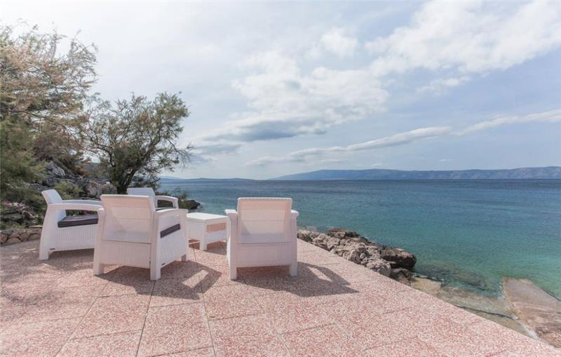 Beachfront villa in Zastrazisce, photograph 6