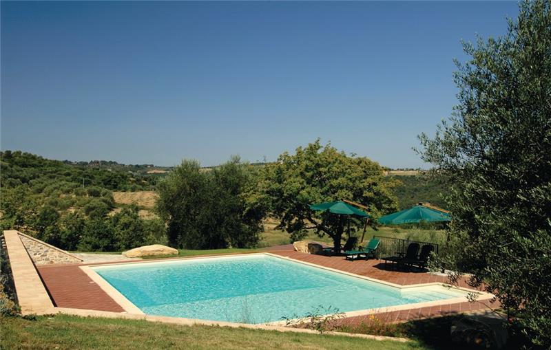 Villa in Tuscany, photograph 1