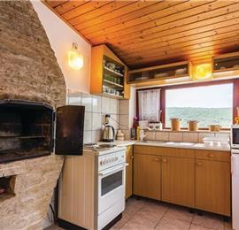 2 Bedroom Apartment with Sea Views in Krnica, sleeps 4-6