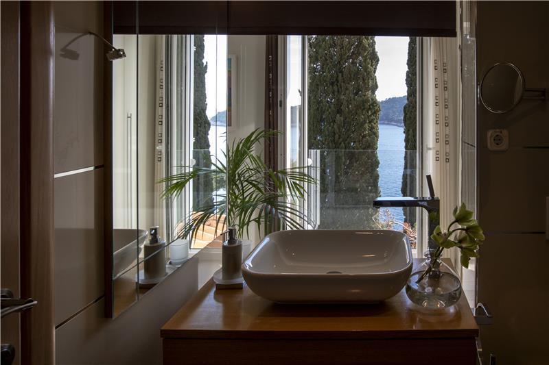 Beachfront villa in Dubrovnik Old Town, photograph 28