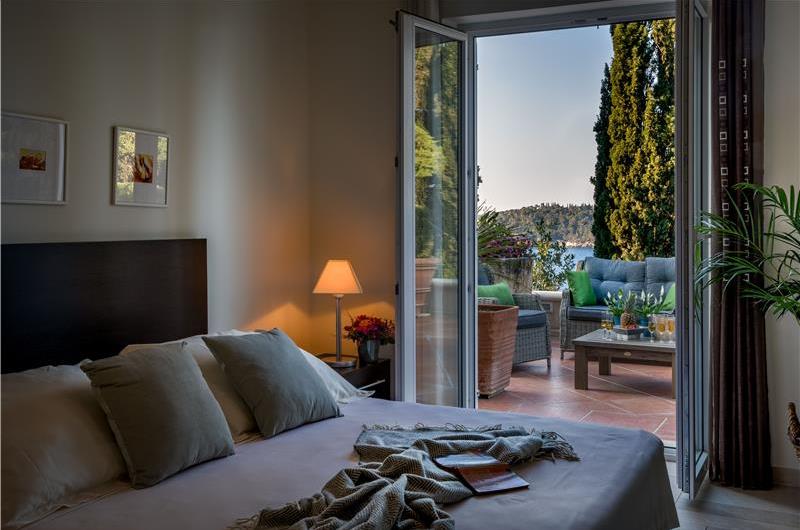 6 Bedroom Luxury Villa with Pool and Sea Views in Dubrovnik City, sleeps 12