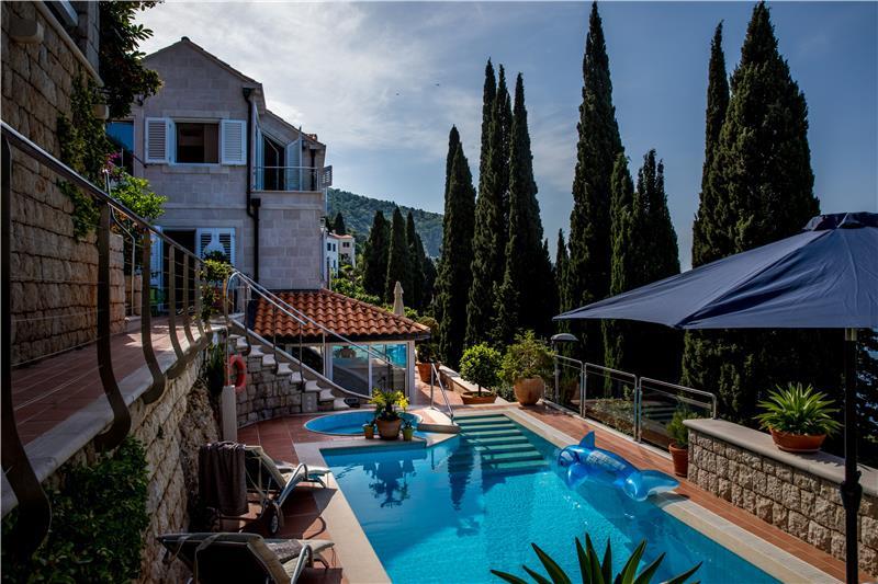 Beachfront villa in Dubrovnik Old Town, photograph 1