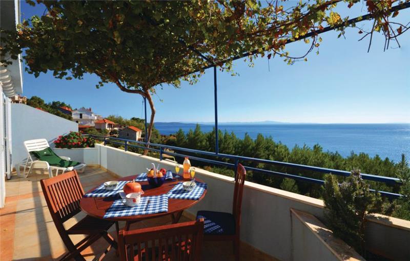 Sea-view villa in Ivan Dolac, photograph 1
