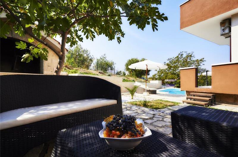 4 Bedroom Villa with Pool in Split City, sleeps 6-10