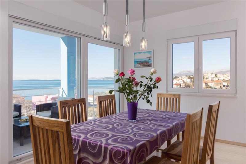 Sea-view villa in Podstrana, photograph 20