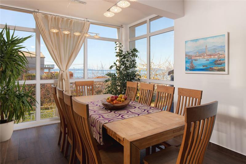 Sea-view villa in Podstrana, photograph 21