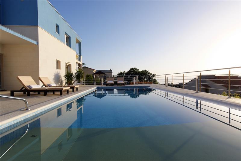 Sea-view villa in Podstrana, photograph 4
