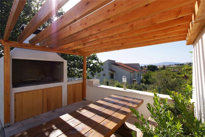 Sea-view villa in Podstrana, photograph 9