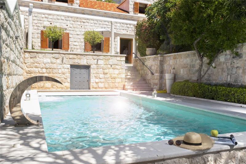 Sea-view villa in Dubrovnik Old Town, photograph 1