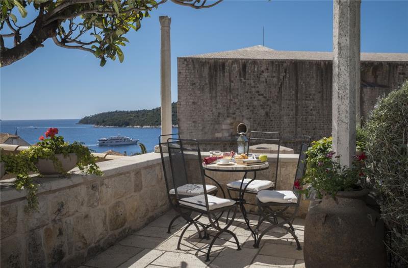 Sea-view villa in Dubrovnik Old Town, photograph 3
