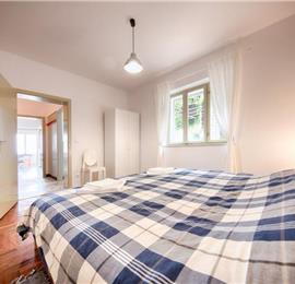 Spacious 2 Bedroom Seaview Apartment in Hvar Town, sleeps 4-6