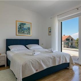 4 Bedroom Seaside Villa with Pool near Milna, sleeps 7-8
