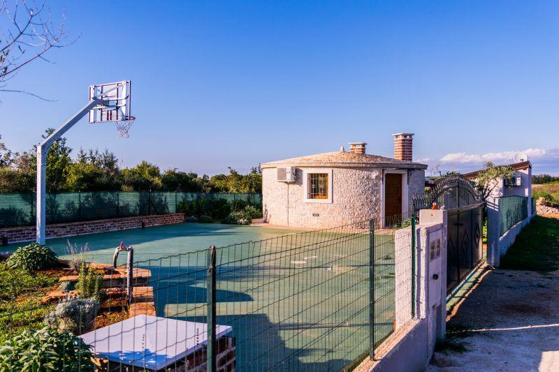 Villa in Valbandon, photograph 9