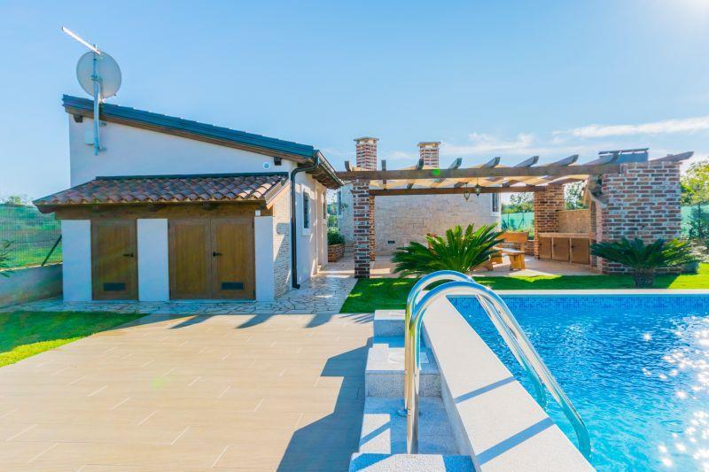 Villa in Valbandon, photograph 2