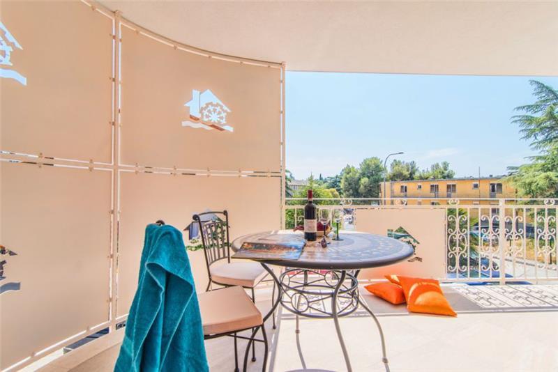 Villa in Novigrad, photograph 17