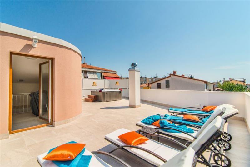 Villa in Novigrad, photograph 6