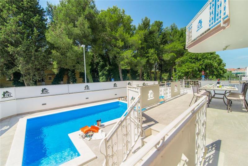 Villa in Novigrad, photograph 2