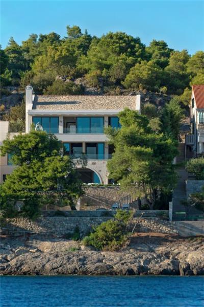 Beachfront villa in Selca, photograph 11