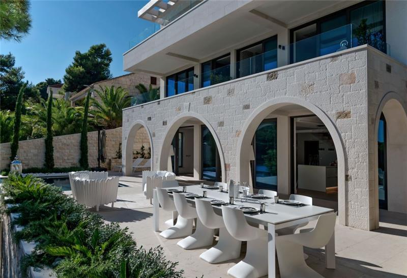 Beachfront villa in Selca, photograph 12