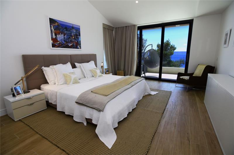 Beachfront villa in Selca, photograph 23