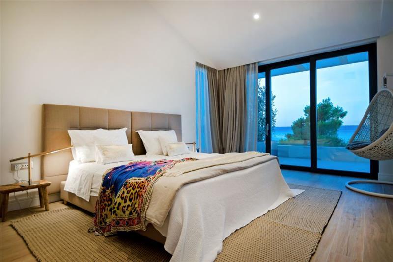 Beachfront villa in Selca, photograph 24