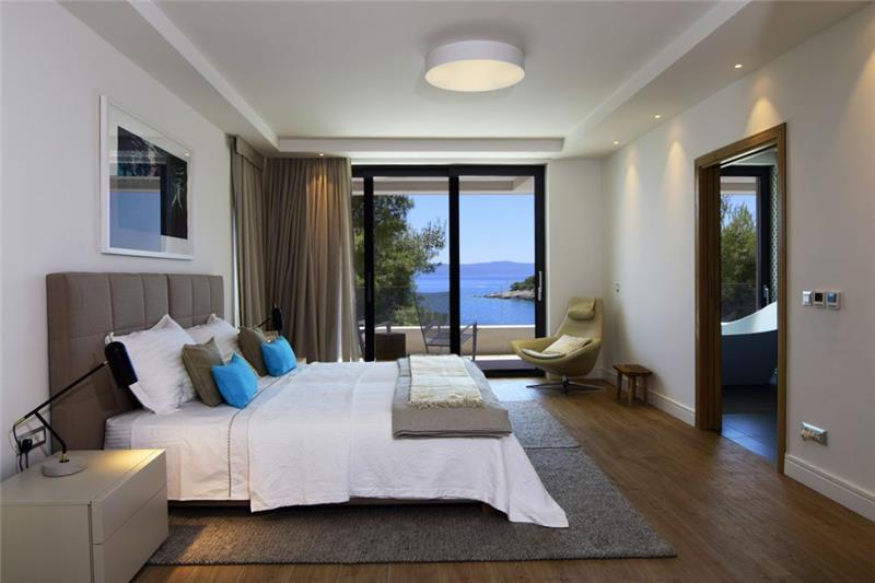 Beachfront villa in Selca, photograph 25