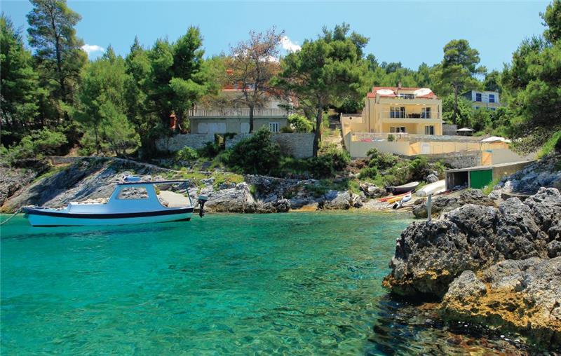 Sea-view villa in Prigradica, photograph 2