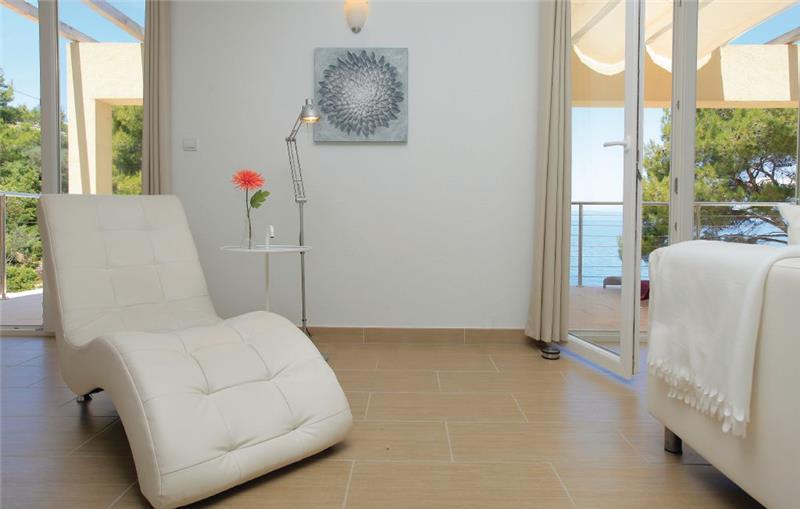 Sea-view villa in Prigradica, photograph 16