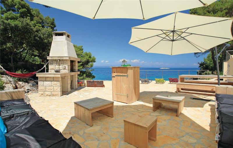 Sea-view villa in Prigradica, photograph 7
