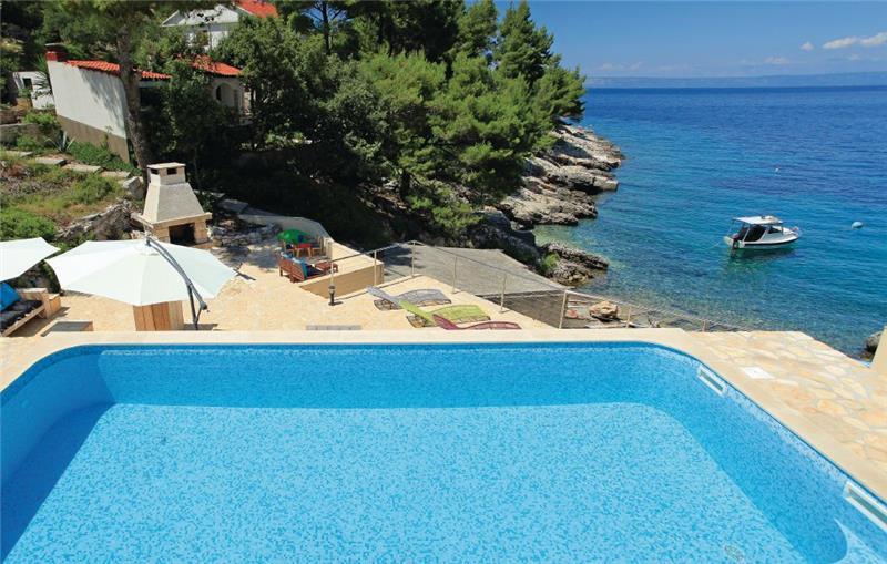 Sea-view villa in Prigradica, photograph 5