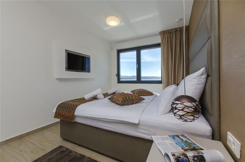 4 Bedroom Villa with Pool and Sea Views in Omis, sleeps 8-10