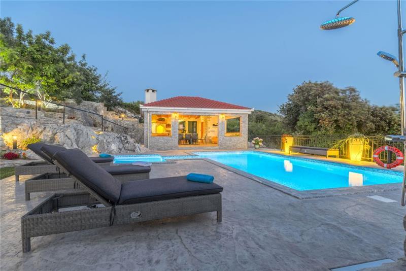 Sea-view villa in Ciovo, photograph 1