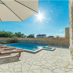 3 Bedroom Villa with Pool in Privlaka, sleeps 6-8