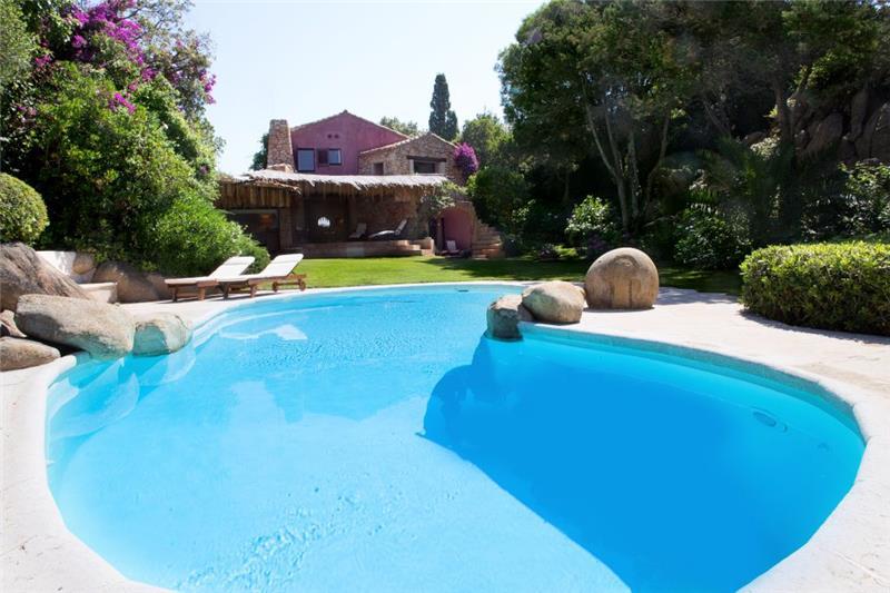 Sea-view villa in Sardinia, photograph 3