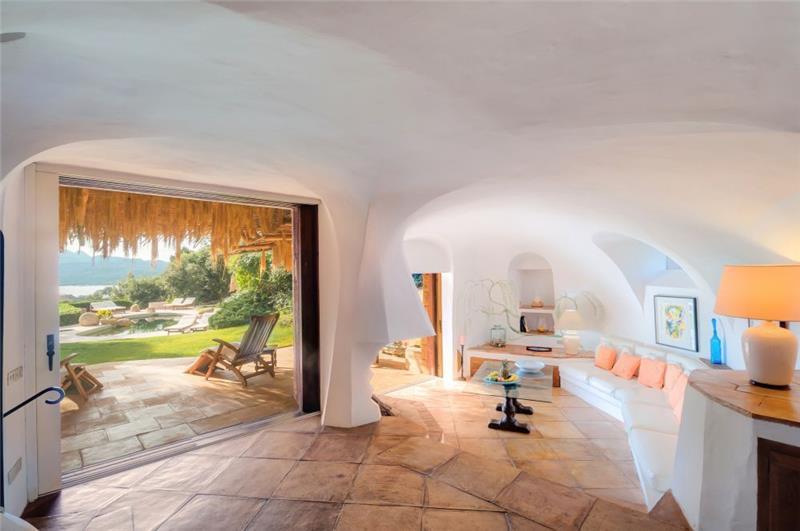 Sea-view villa in Sardinia, photograph 12
