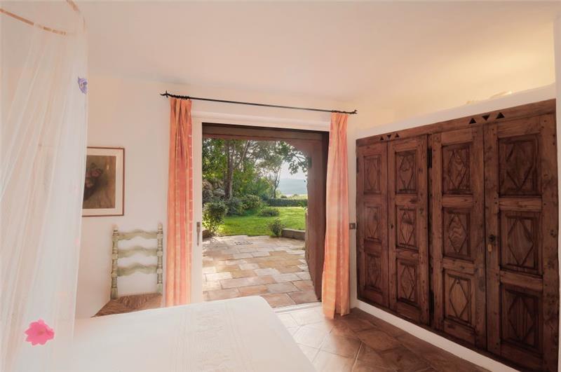 Sea-view villa in Sardinia, photograph 24