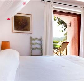 4 Bedroom Villa with Pool in seaside Capriccioli, Sleeps 8