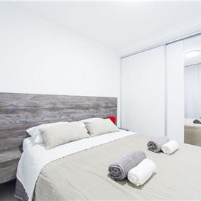 2 Bedroom Apartment in Novalja with Sea View, sleeps 4-6