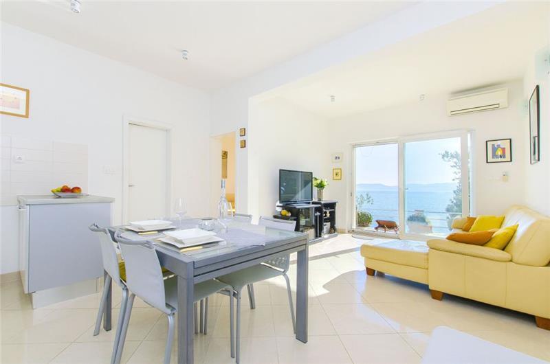 Beachfront villa in Pisak, photograph 15