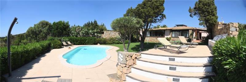 Sea-view villa in Sardinia, photograph 2