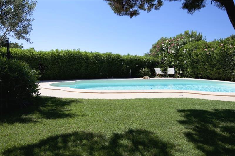 Sea-view villa in Sardinia, photograph 3