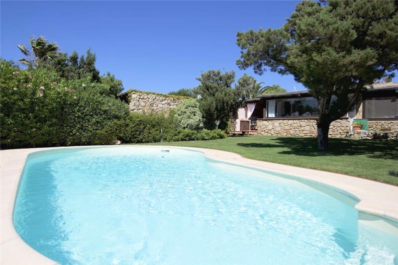Sea-view villa in Sardinia, photograph 4