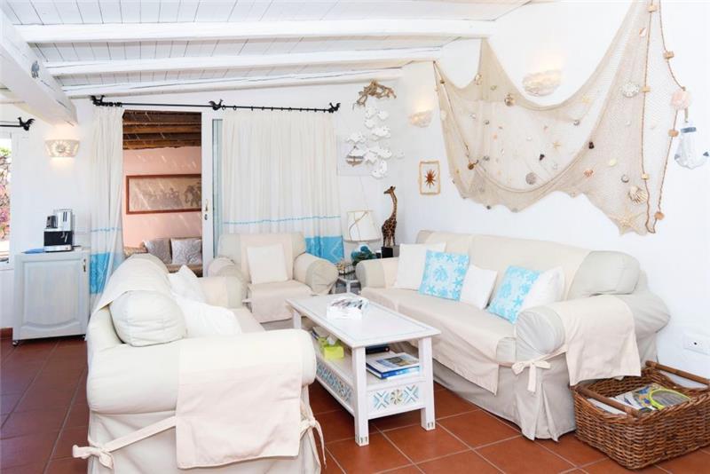 Sea-view villa in Sardinia, photograph 9