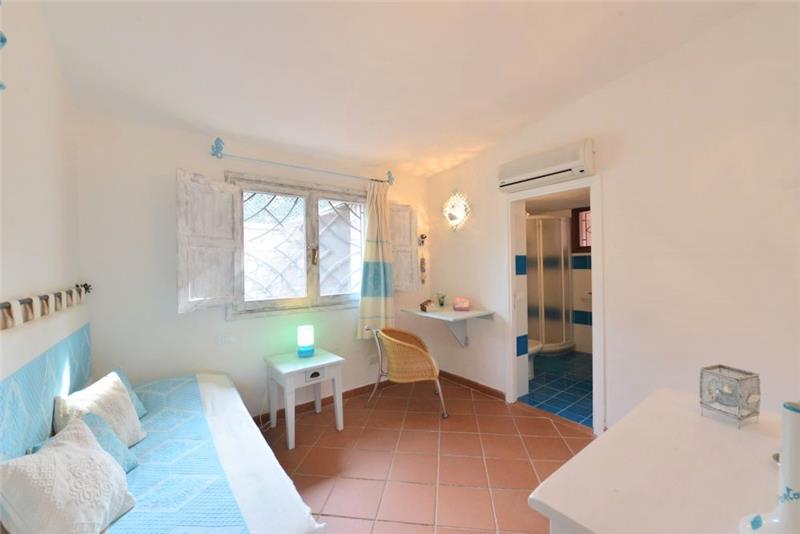 Sea-view villa in Sardinia, photograph 17