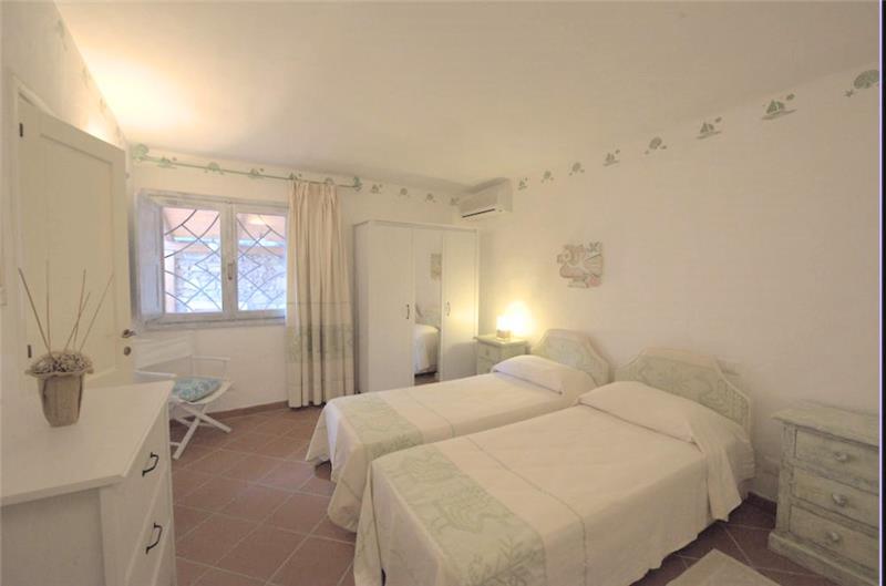 Sea-view villa in Sardinia, photograph 15