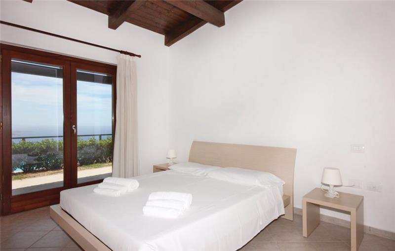 Sea-view villa in Sardinia, photograph 18