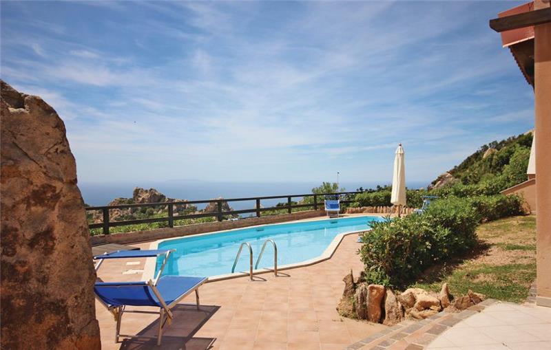 Sea-view villa in Sardinia, photograph 3