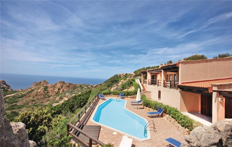 Sea-view villa in Sardinia, photograph 2